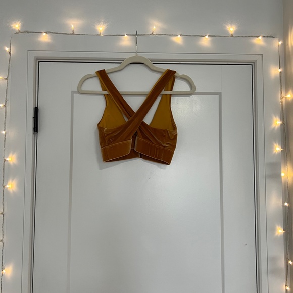 Gold Oasis Crushed Velour Twist Sports Bra - Picture 4 of 5